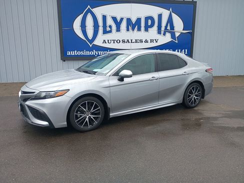 Used 2021 Toyota Camry SE FWD image 1