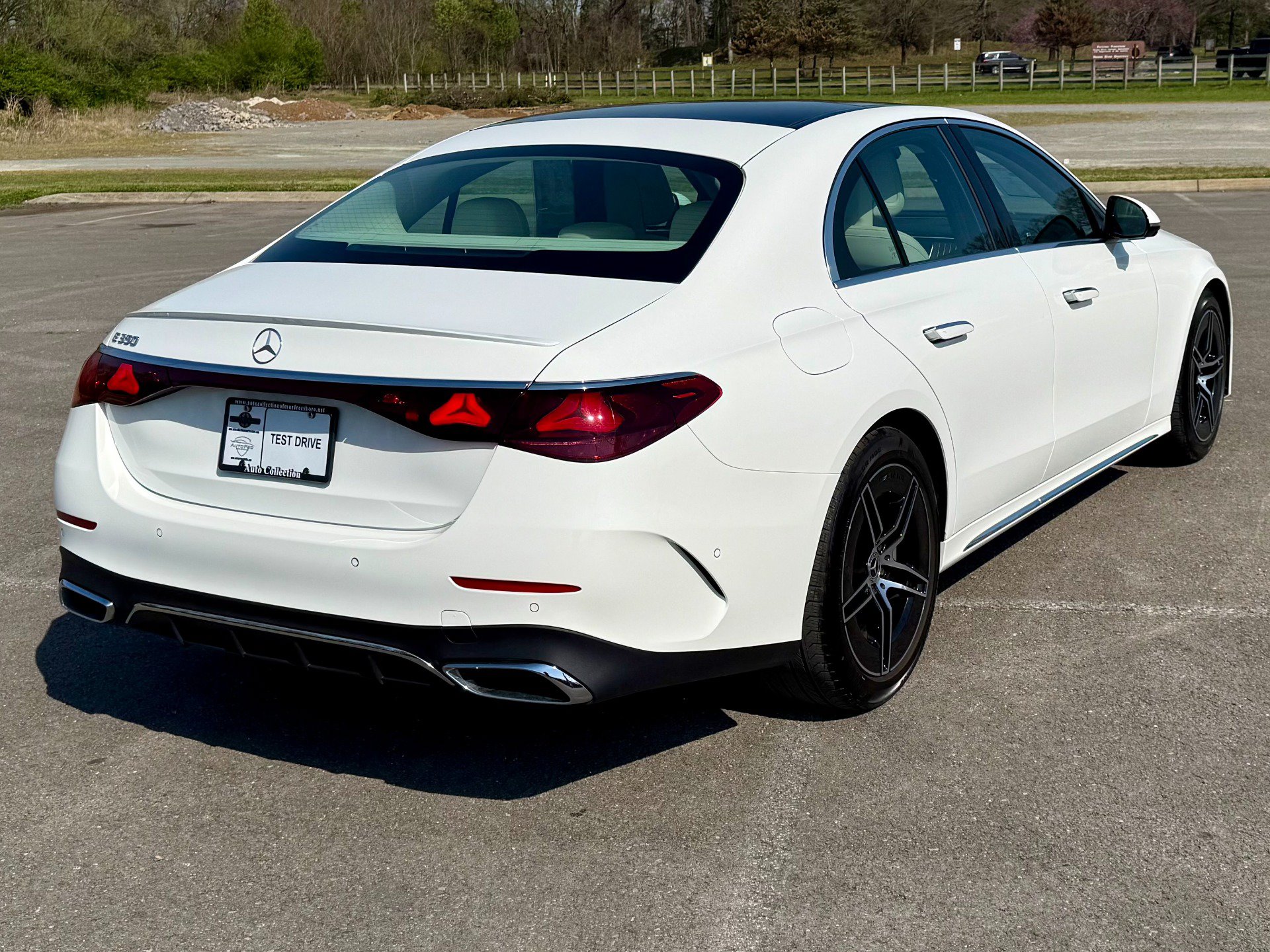 Used 2025 Mercedes-Benz E 350 Sedan image 3