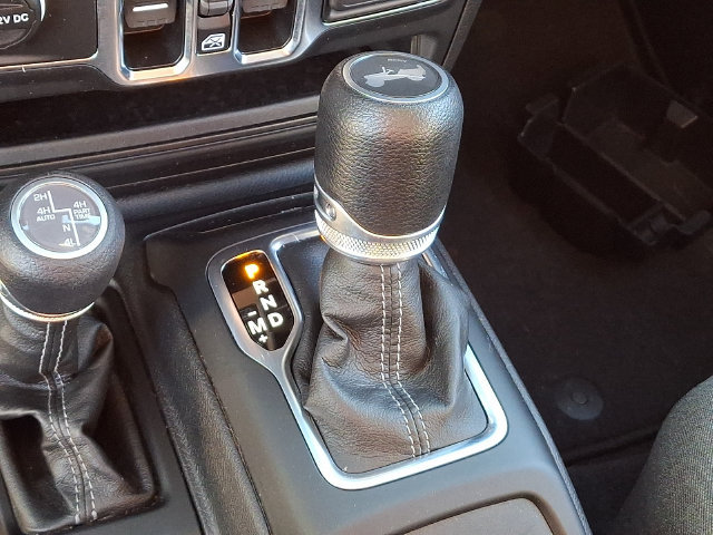 Used 2024 Jeep Wrangler Unlimited Sahara AWD/4WD image 11