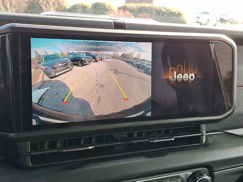 Used 2024 Jeep Wrangler Rubicon image 17