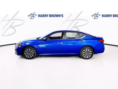 Used 2025 Nissan Altima 2.5 SV FWD image 25