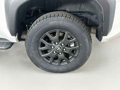 Used 2025 Toyota 4Runner SR5 AWD/4WD image 11