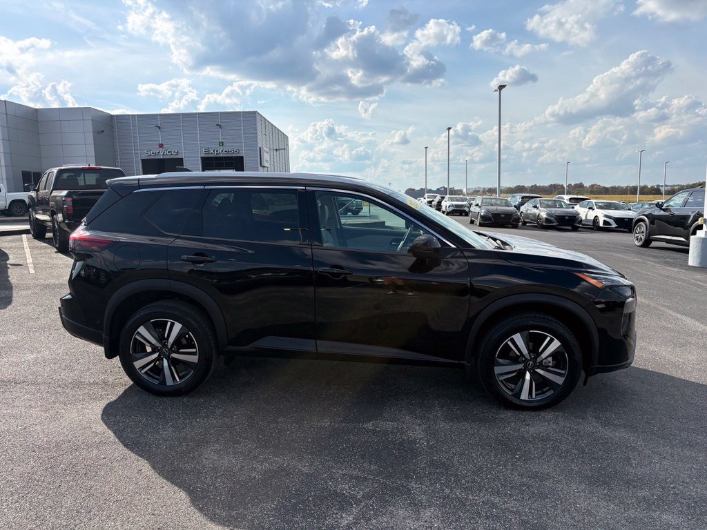 Used 2024 Nissan Rogue SL AWD/4WD image 4