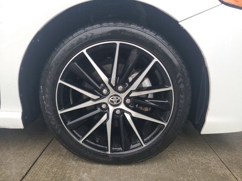 Used 2024 Toyota Camry SE image 9