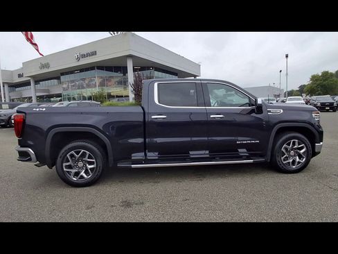 Used 2024 GMC Sierra 1500 SLT w/ SLT Convenience Package AWD/4WD image 9