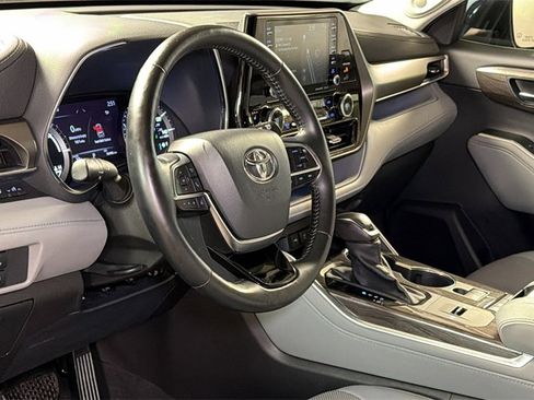 Used 2021 Toyota Highlander Limited image 28