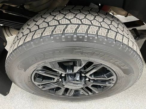 Used 2024 GMC Sierra 3500 Denali Ultimate AWD/4WD image 17