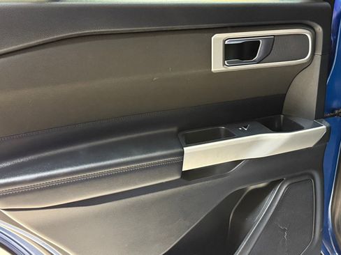 Used 2020 Ford Explorer XLT image 36
