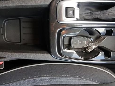 Used 2024 Chevrolet TrailBlazer LT w/ LT Cold Weather Package FWD image 35