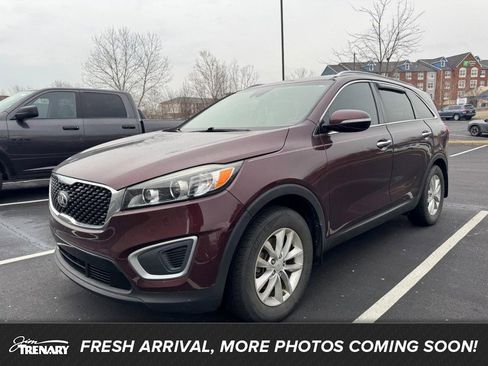 Used 2017 Kia Sorento LX w/ LX Convenience Package image 1