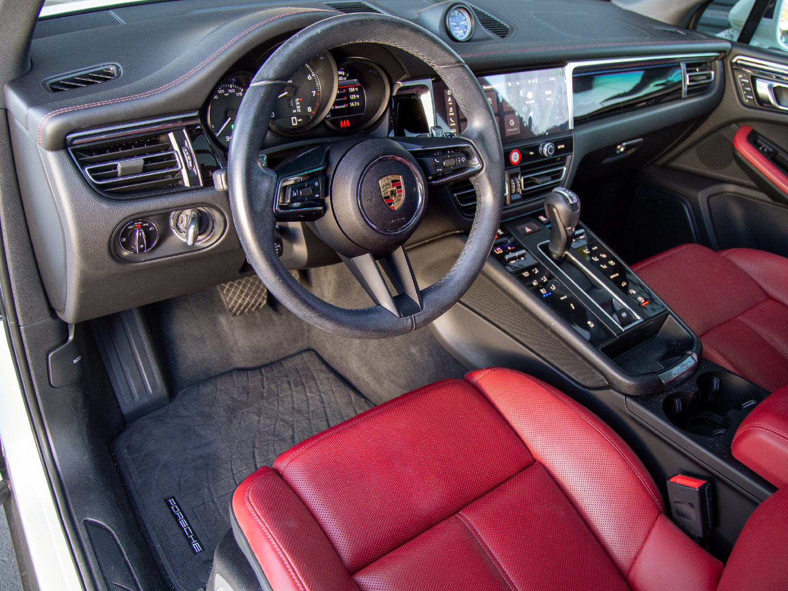 Certified 2024 Porsche Macan AWD/4WD image 4