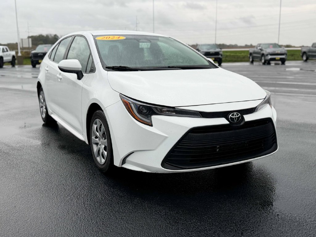 Used 2024 Toyota Corolla LE FWD image 5