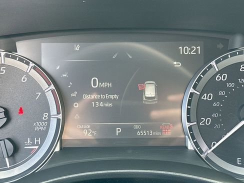 Used 2024 Toyota Highlander LE AWD/4WD image 12