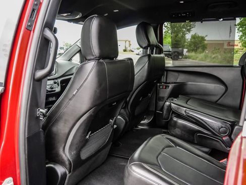 Used 2025 Chrysler Pacifica Select FWD image 23