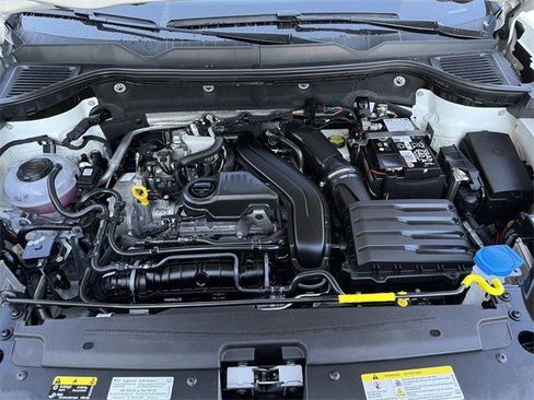 Certified 2025 Volkswagen Taos SE image 25