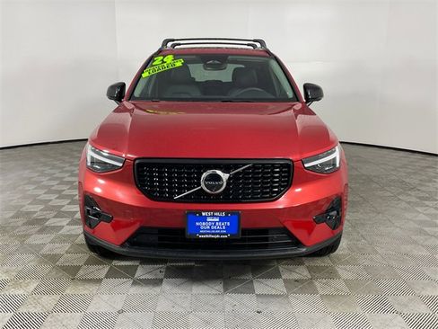 Used 2024 Volvo XC40 B5 Plus w/ Protection Package Premier image 28
