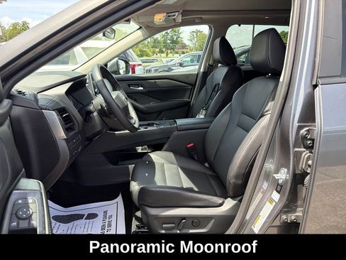 Used 2025 Nissan Rogue SV w/ SV Premium Package FWD image 11