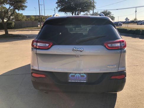 Used 2017 Jeep Cherokee Latitude w/ Safety/Convenience Group image 7