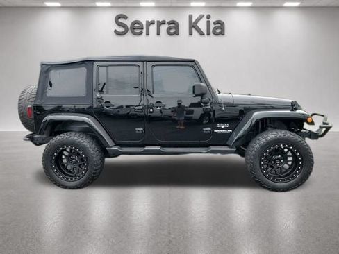 Used 2016 Jeep Wrangler Unlimited Sahara w/ Connectivity Group AWD/4WD image 7