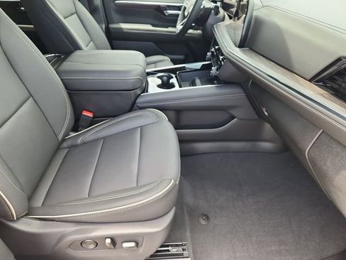 Used 2026 Chevrolet Tahoe Premier w/ Sun And Tow Package AWD/4WD image 29