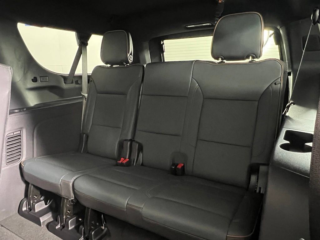 Used 2025 GMC Yukon XL AT4 AWD/4WD image 18