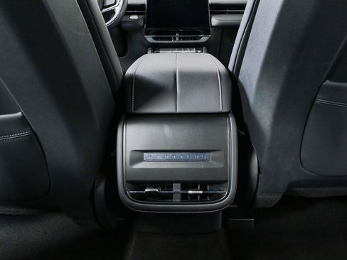 Used 2025 Lincoln Nautilus Premier w/ Jet Appearance Package AWD/4WD image 18