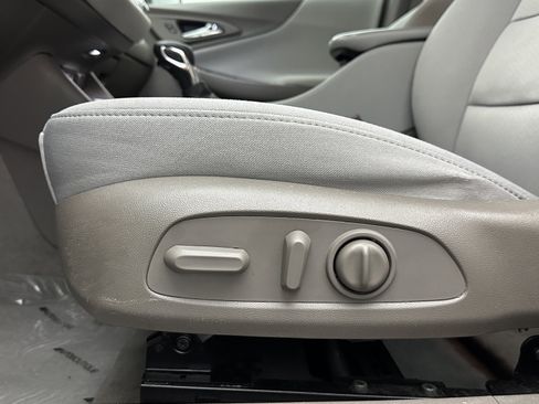 Used 2021 Chevrolet Malibu LT image 12