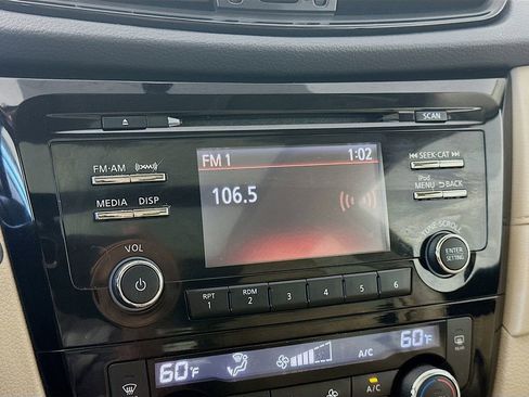 Used 2017 Nissan Rogue SV w/ Sun & Sound Touring Package image 17