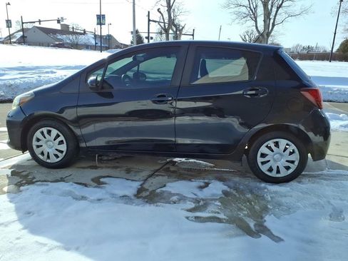 Used 2017 Toyota Yaris L image 4