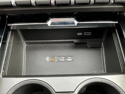 Used 2025 GMC Yukon XL Denali image 16