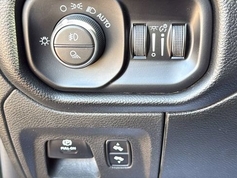 Used 2019 RAM 1500 Big Horn AWD/4WD image 30