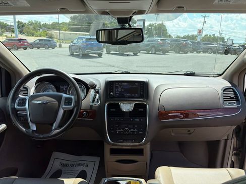 Used 2013 Chrysler Town & Country Touring-L w/ Driver Convenience Group FWD image 25