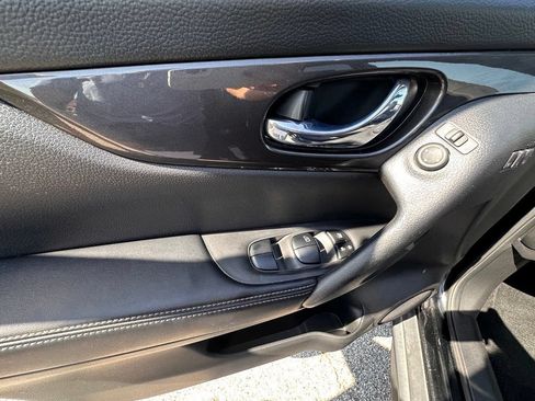 Used 2020 Nissan Rogue SV w/ Premium Package FWD image 14