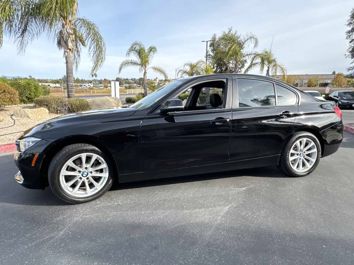 Used 2018 BMW 320i Sedan RWD image 13