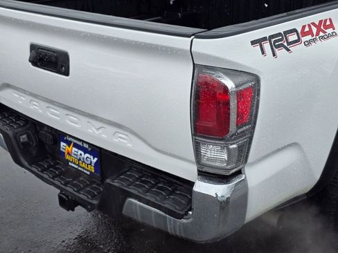 Used 2022 Toyota Tacoma TRD Off-Road AWD/4WD image 13