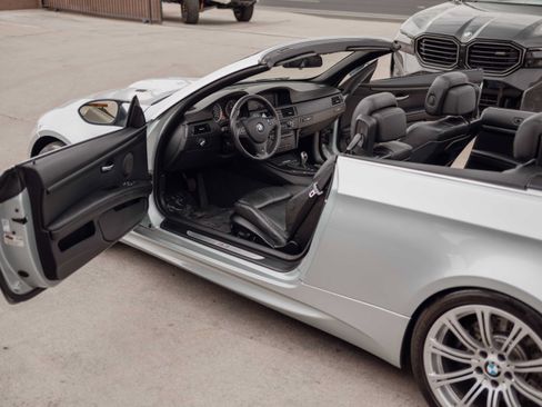 Used 2013 BMW M3 Convertible w/ Premium Pkg RWD image 18