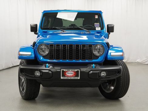 Used 2024 Jeep Wrangler Unlimited w/ Convenience Group AWD/4WD image 8