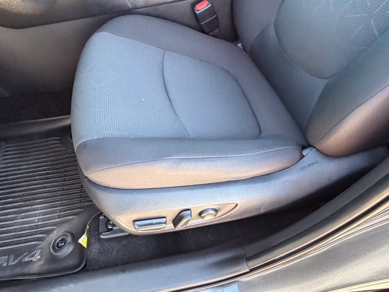 Used 2024 Toyota RAV4 XLE AWD/4WD image 32