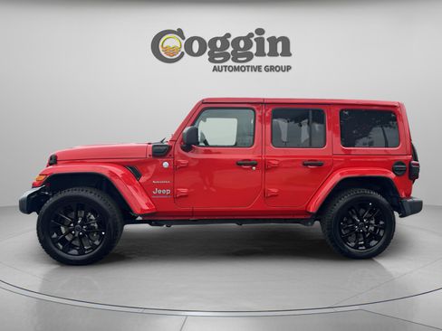 Used 2024 Jeep Wrangler Sahara image 4