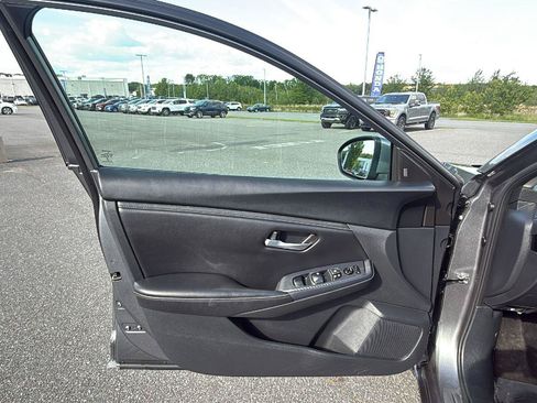 Used 2023 Nissan Sentra SV FWD image 24