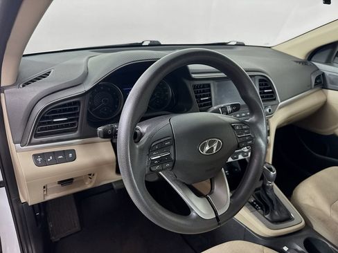 Used 2020 Hyundai Elantra SEL w/ Convenience Package (C2) FWD image 10