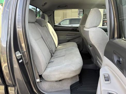 Used 2011 Toyota Tacoma PreRunner w/ SR5 Pkg #2 w/JBL Audio image 22