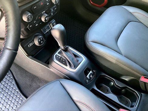 Used 2023 Jeep Renegade Trailhawk w/ Trailhawk Elite Group AWD/4WD image 15