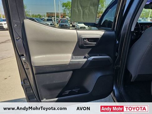 Used 2017 Toyota Tacoma SR5 w/ Tow Package AWD/4WD image 28