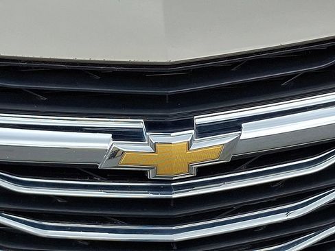 Used 2025 Chevrolet Malibu LT FWD image 4