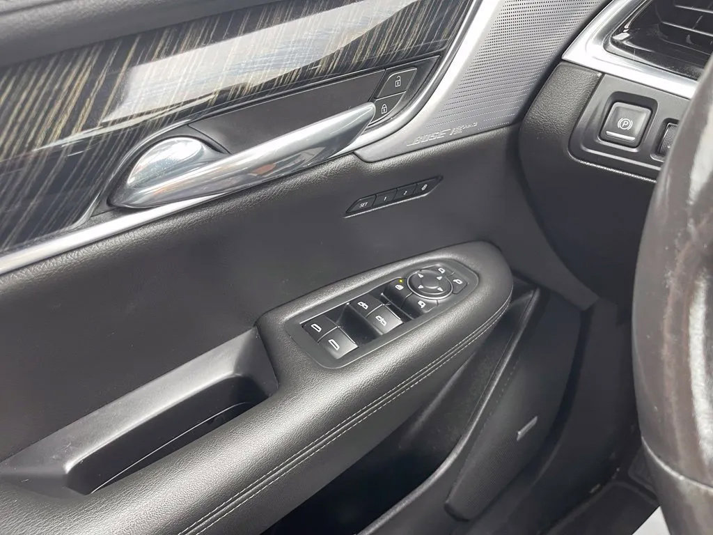 Used 2023 Cadillac XT6 Premium Luxury FWD image 33