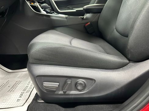 Used 2025 Toyota RAV4 XLE AWD/4WD image 12