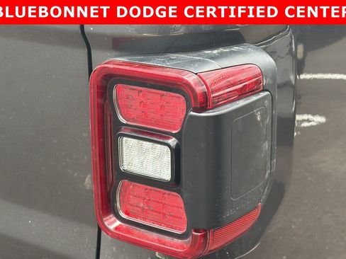 Used 2024 Jeep Gladiator Sport AWD/4WD image 17