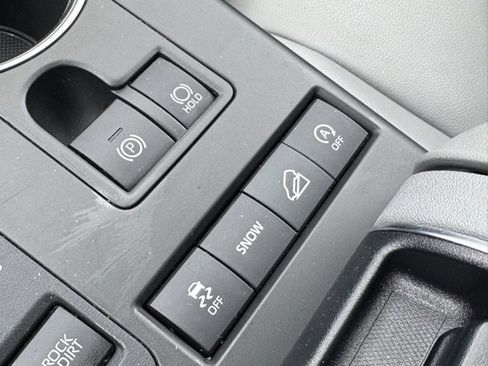 Certified 2021 Toyota Highlander XLE image 20