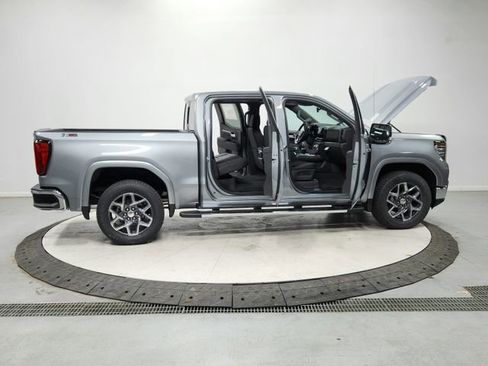 New 2026 GMC Sierra 1500 SLT image 16